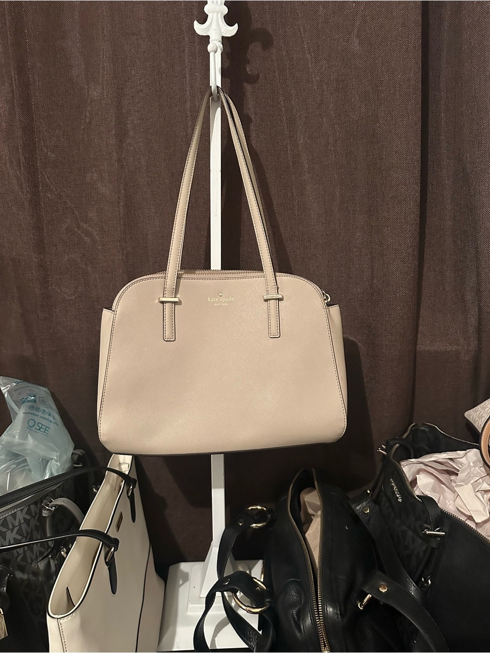 kate spade beige leather shoulder bag with gold logo